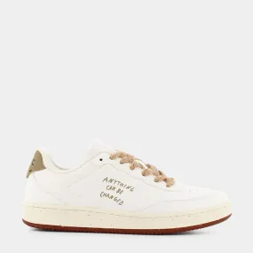 Evergreen white coffee sneakers - Result: Classic white coffee sneakers, timeless and versatile.