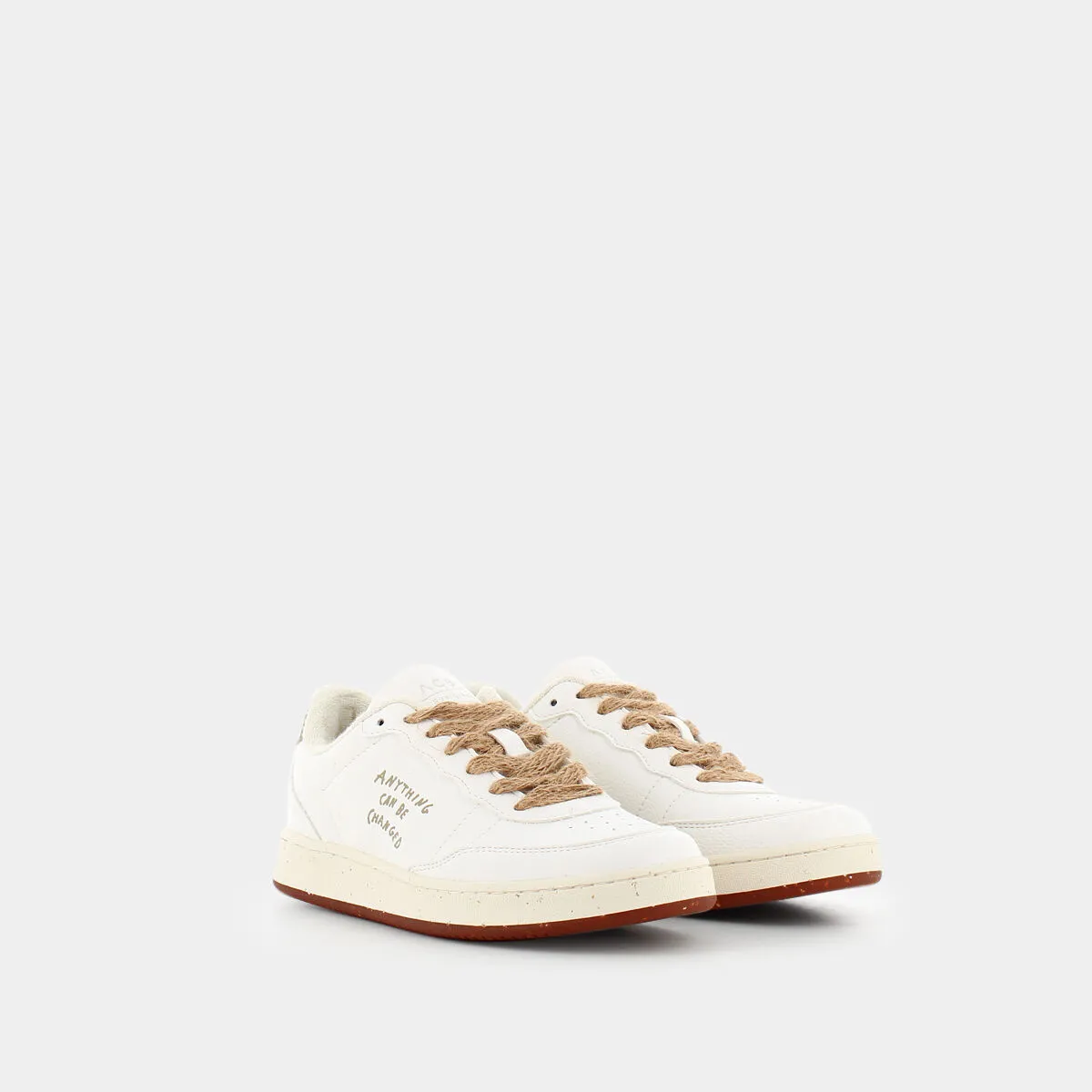 Evergreen white coffee sneakers - Result: Classic white coffee sneakers, timeless and versatile.