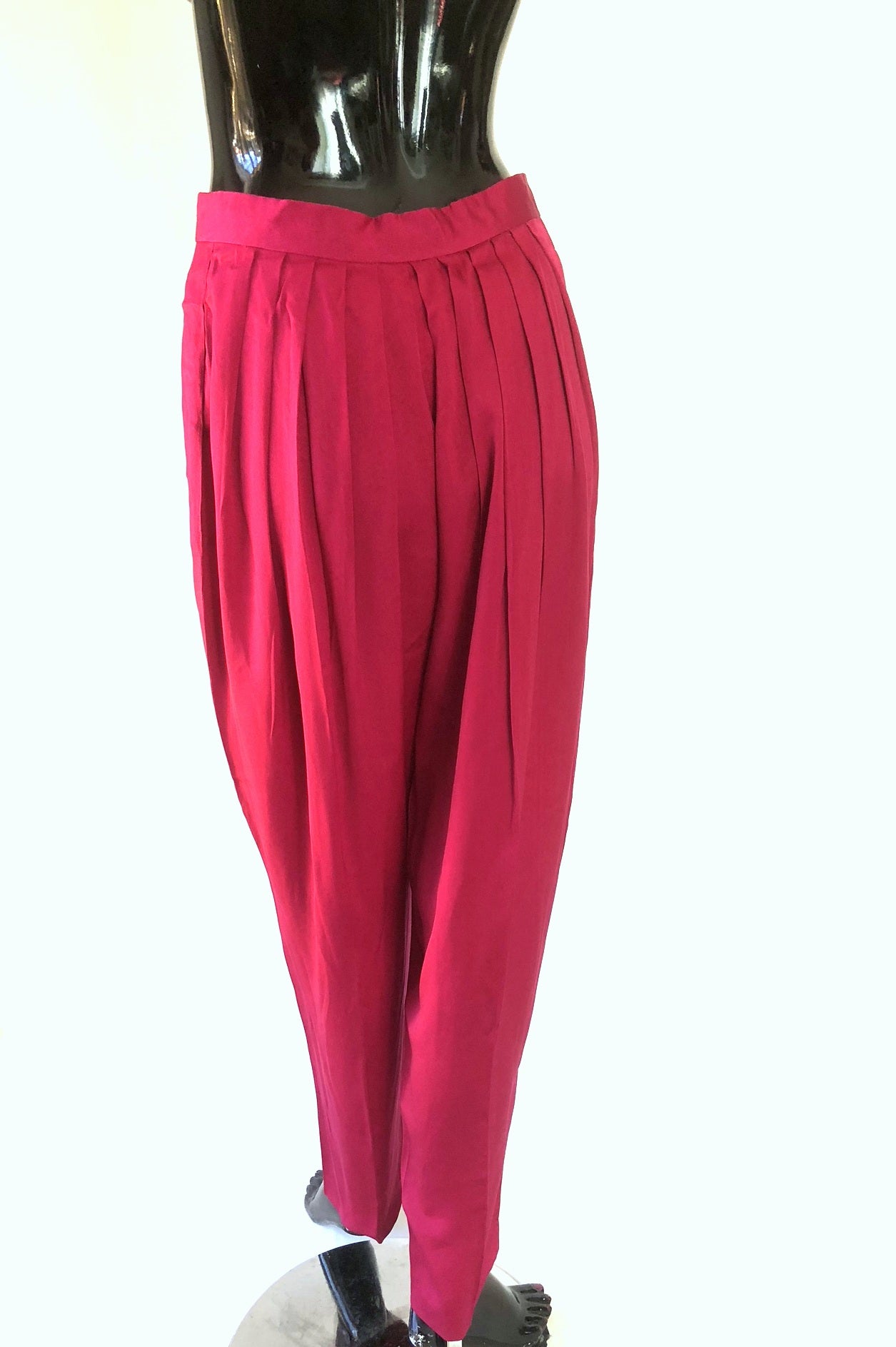 Retro Pleated Trousers for Seated Comfort